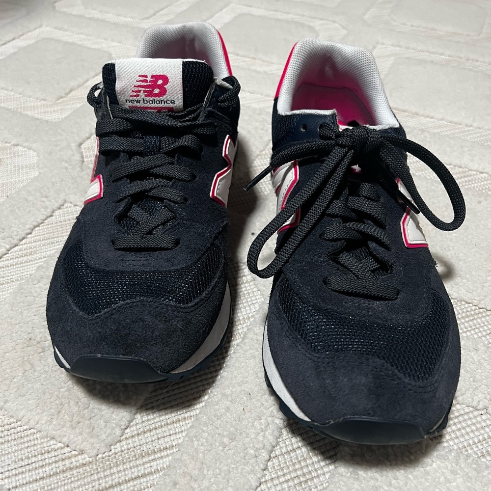 New Balance 574 Classic gym shoes, athletic shoes, gently used